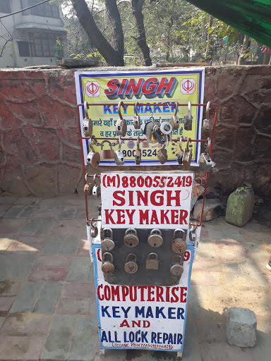 Key Maker Delhi, Vaishali Near Kohat Metro Pillar No.346, IDBI Bank, 18, Road Number 12, Kohat Enclave, Pitampura, Delhi, 110034, India, Locksmith, state UP