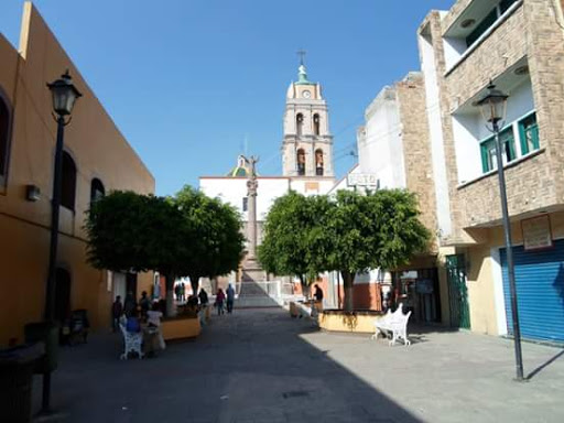 Parroquia de San José de Cortazar, Constitución 110, Centro, 38300 Cortazar, Gto., México, Lugar de culto | GTO