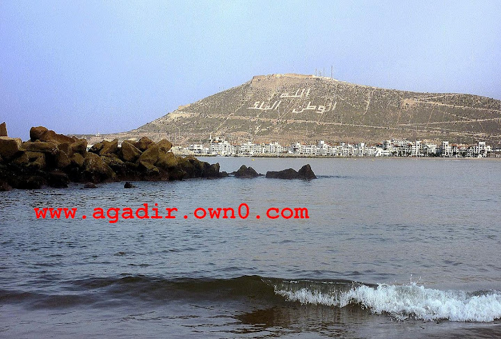 شاطئ اكادير قبل وبعد الزلزال سنة 1960 Agadir-rochers