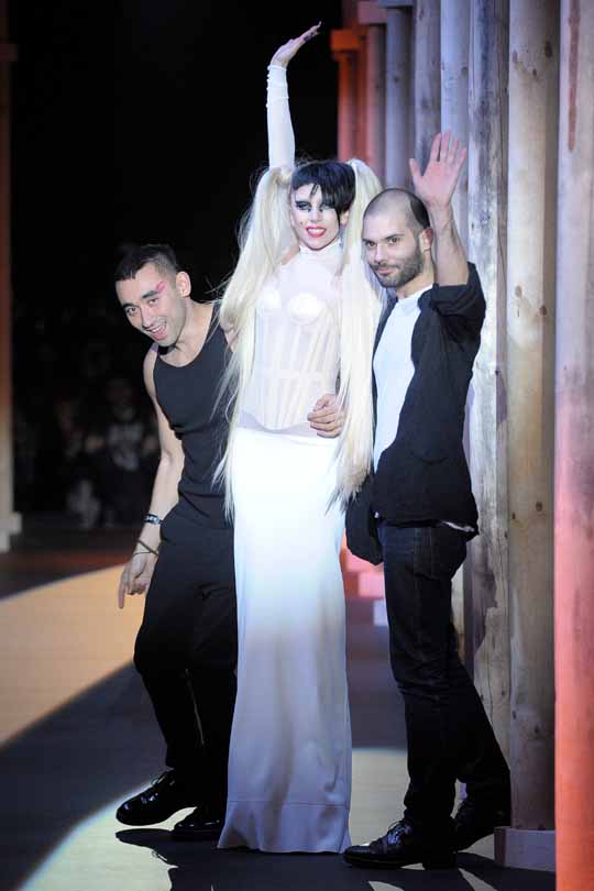 Mugler Fall 2011. Posted by Pixax Labels: Fall