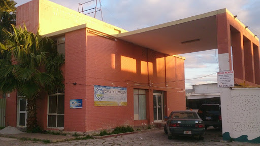 Iglesia Bíblica Casa De Oracion, Entre y, Av. Vicente Guerrero, Guerrero, 88240 Nuevo Laredo, Tamps., México, Iglesia protestante | TAMPS