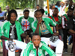 Des joueurs du DCMP, lors de la sortie des corps le 03/04/2013 de la morgue de la clinique Ngaliema à Kinshasa. Radio Okapi/Ph. John Bompengo