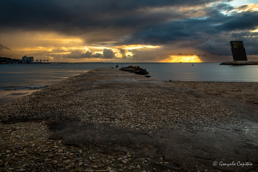 Algés beach