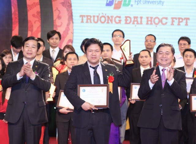 FPT Polytechnic nhận Giấy chứng nhận Sao Khuê 2013 FPT Polytechnic nhận Giấy chứng nhận Sao Khuê 2013