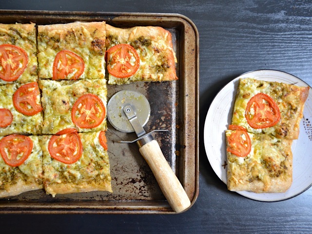 pesto focaccia pizza