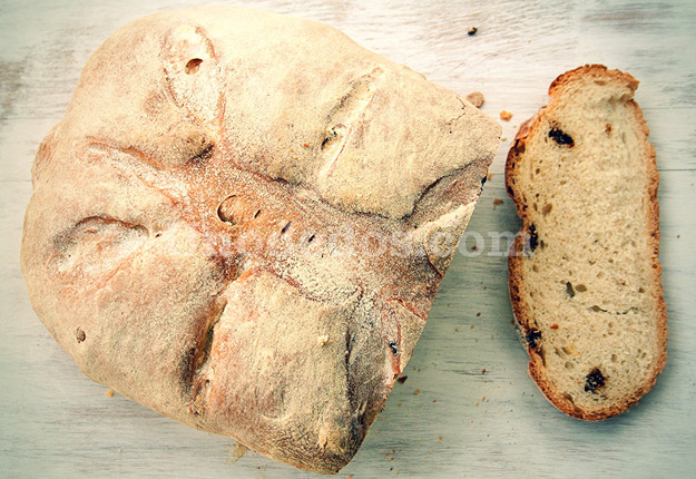 Pan de tomates deshidratados