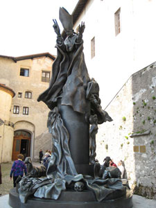 Monumento massonica sul Sacro Monte di Varese