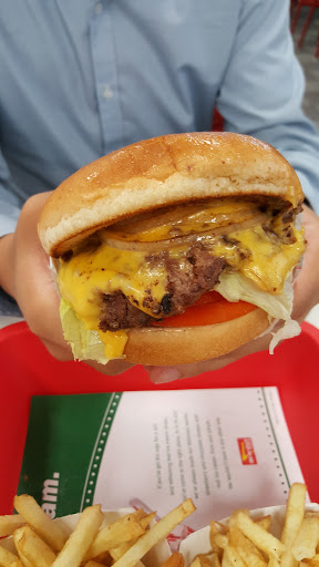 Hamburger Restaurant «In-N-Out Burger», reviews and photos, 600 N Sepulveda Blvd, El Segundo, CA 90245, USA