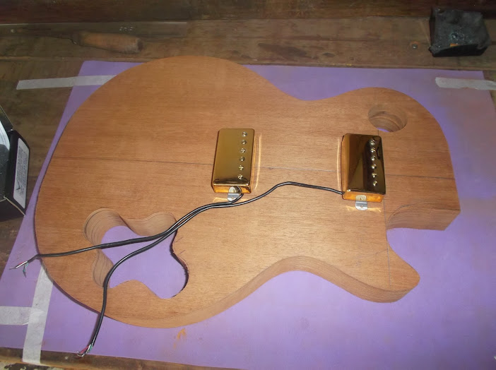 Construção inspirada Les Paul Custom, meu 1º projeto com braço colado (finalizado e com áudio) DSCF0529