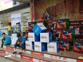 boxes promoting the Vivo X3 in Hengyang, Hunan