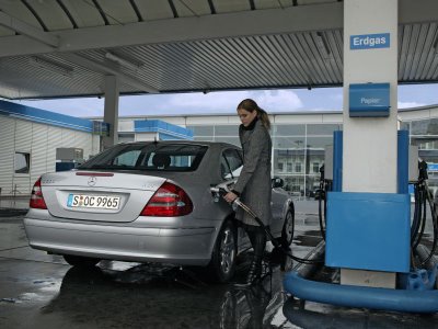 Samodzielne tankowanie CNG na stacji paliw w Niemczech