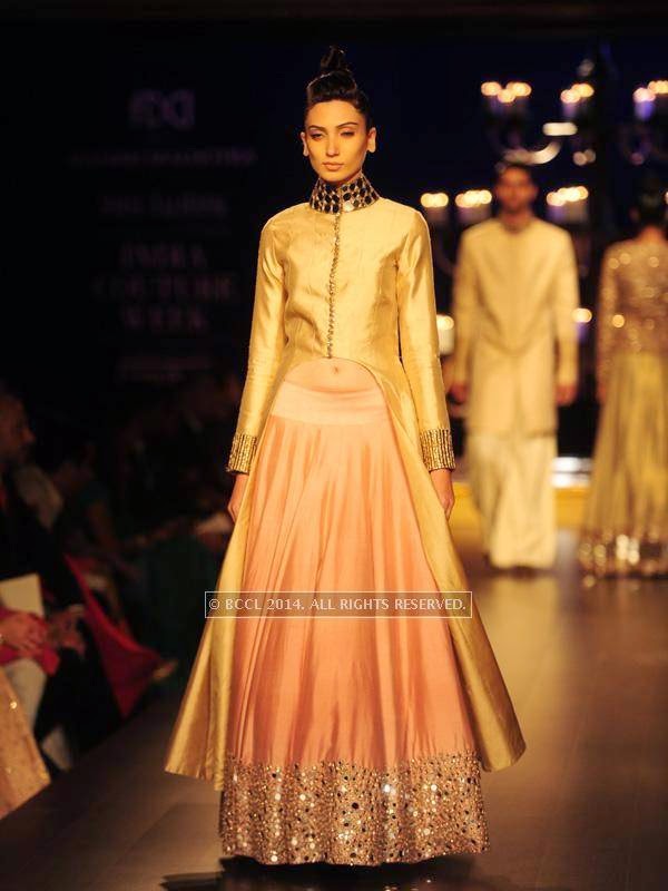 Kanika Dev showcases a creation by designer Manish Malhotra on Day 4 of India Couture Week, 2014, held at Taj Palace hotel, New Delhi.