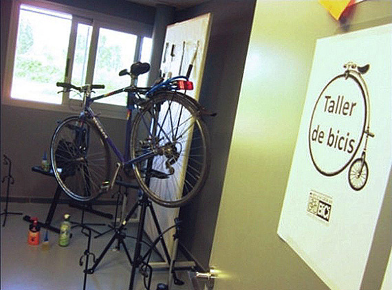 Espacio para la auto-reparación de bicicletas en la Casa de la Juventud de  Parla | en bici por madrid