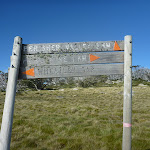 The older signpost at Int of Porcupine Trail and Wheatley Link Track (263960)