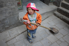 little boy holding a shovel in Zhongwei, Ningxia, China
