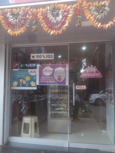 Monginis Cake Shop (Bake N Cream), Jantaraja Marg, Shivajinagar, Sangamner, Maharashtra 422605, India, Map_shop, state MH