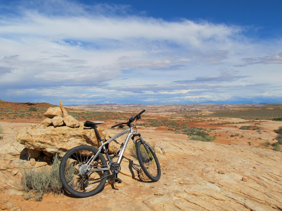 Riding the slickrock around the head of Bull Hollow title=