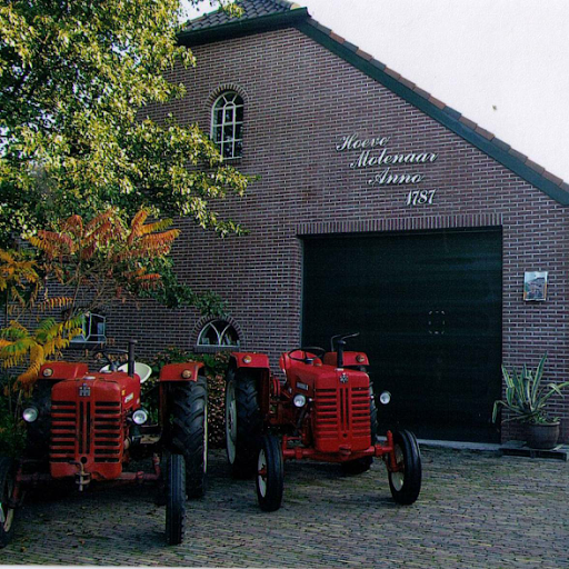 Stichting Molenaars Oude Tractoren Collectie