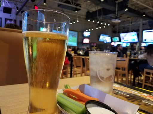 Chicken Wings Restaurant «Buffalo Wild Wings», reviews and photos, 6450 IL-53, Woodridge, IL 60517, USA