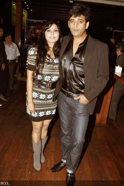 Rinku Ghosh and Ravi Kissen spotted together at the launch of <strong>Bhojpuri movie</strong> '<strong>Sansar</strong>', held at Escobar in Mumbai on February 4, 2013. (Pic: Viral Bhayani) 