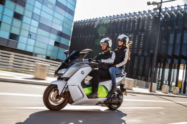 BMW ra mắt C Evolution Electric Maxi Scooter, công suất 47 mã lực, khoảng hoạt động 100km, pin 8kWh 2014-BMW-C-evolution-001-640x426.