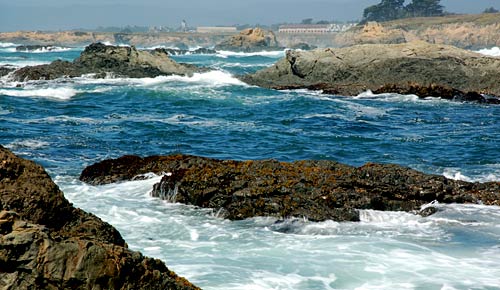 Cтеклянный пляж - Форт-Брэгг, штат Калифорния, США.
