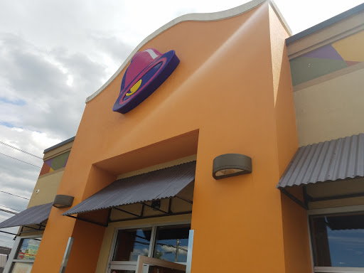 Mexican Restaurant «Taco Bell», reviews and photos, 638 S Oyster Bay Rd, Hicksville, NY 11801, USA