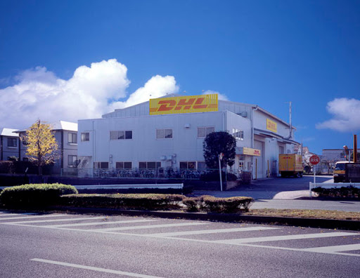 Dhl Express Servicepoint 多摩サービスセンター Dhl Expressはドイツ ボンに本社を置き 2以上の国 地域をカバーするグローバルネットワークを持つ世界最大の国際エクスプレス輸送企業です 集荷の翌日もしくは翌々日には世界の主要都市への到着を可能にする輸送