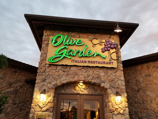 Italian Restaurant «Olive Garden», reviews and photos, 2590 S Pleasant Valley Rd, Winchester, VA 22601, USA