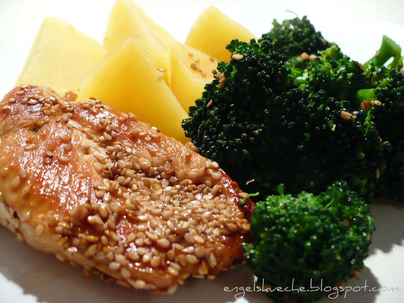 Essen aus Engelchens Küche: Schnitzel mit Brokkoli und Sesam