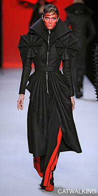 chaos killed the dinosaurs, darling: Viktor and Rolf: The medieval ...