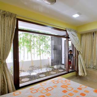 mr sajeev kumar s residence at girugambakkam, near m.i.o.t hospital, chennai ,tamilnadu : Modern bedroom by Muraliarchitects