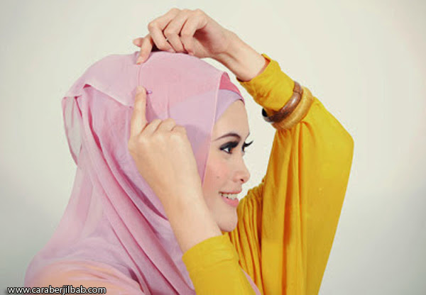Cara Memakai Jilbab Segi Empat Yang Simpel Cara Memakai Jilbab Segi Empat Yang Simpel