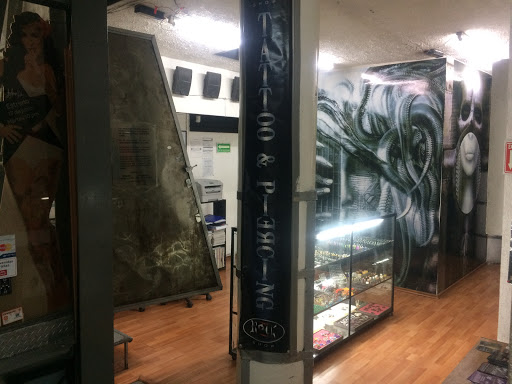 Rock Shop Tattoo, Av. de los Insurgentes Sur 363 local 13, Cuauhtemoc, Hipódromo Condesa, 06140 Ciudad de México, CDMX, México, Tienda de tatuajes | Ciudad de México