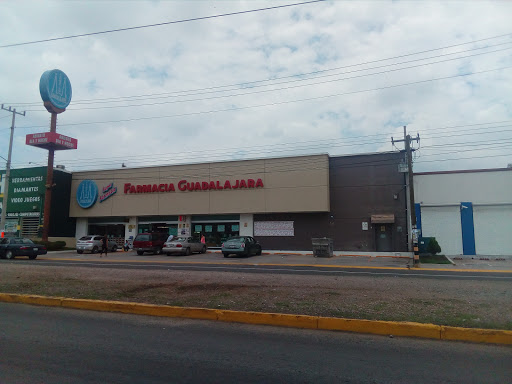 Farmacia Guadalajara, Calle Valle de los Fresnos 7, Hacienda de Los Eucaliptos, 45640 Tlajomulco de Zúñiga, Jal., México, Farmacia y artículos varios | JAL
