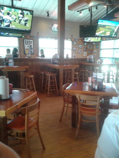 American Restaurant «Hooters», reviews and photos, 6100 SW 10th Ave, Topeka, KS 66615, USA