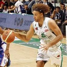 Shaun Stonerook vende i biglietti per i play off