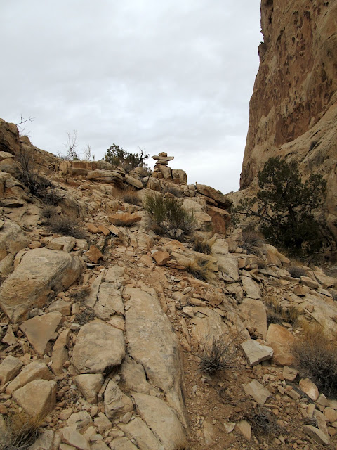 Cairn on the route between canyons