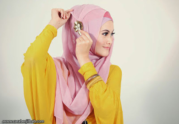 Cara Memakai Jilbab Segi Empat Yang Simpel Cara Memakai Jilbab Segi Empat Yang Simpel