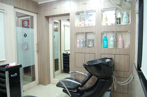 Decent The Family Salon, Malang towers, shop no 4, Behind district tahsil,, Khori Galli, Ayesha Colony, Sawe Wadi, Latur, Maharashtra 413512, India, Beauty_Parlour, state MH