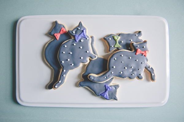 Playful cat shaped cookies for bridal shower ideas