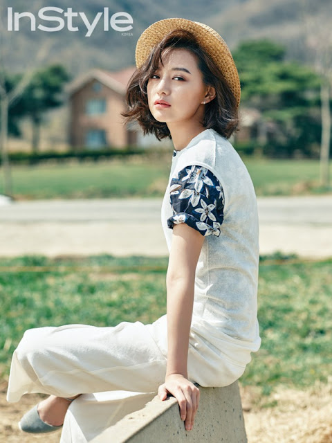 "Nữ quân nhân" Kim Ji Won đẹp mơ màng, thánh thiện tại vùng đồng quê