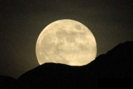 https://lh4.googleusercontent.com/-vfGPFhb-LC0/TXqGgsfj8XI/AAAAAAAAFZg/FRs2TQEvkI8/s1600/Fenomena-Supermoon.jpg