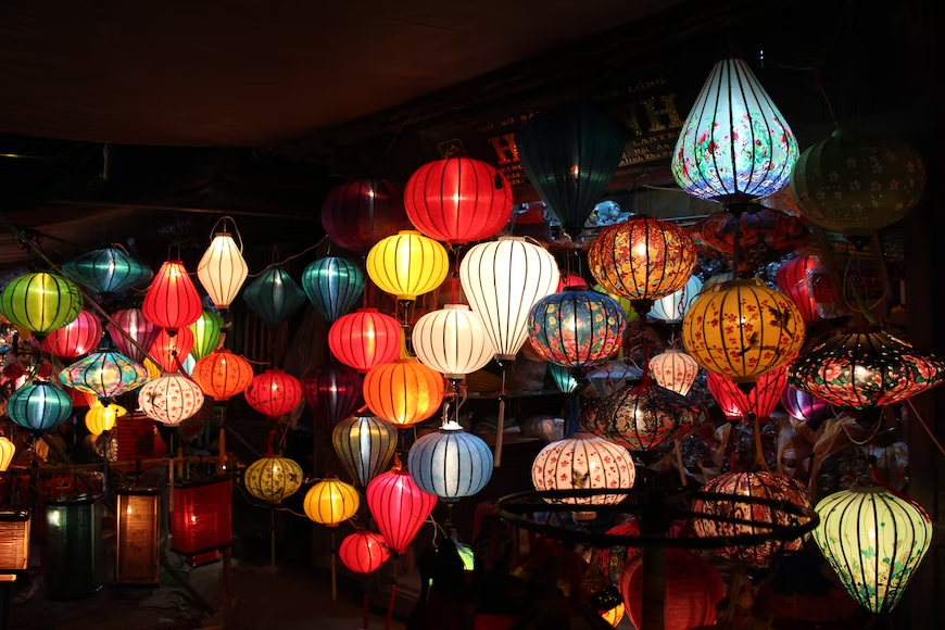 There are many kinds of lanterns in all colors.