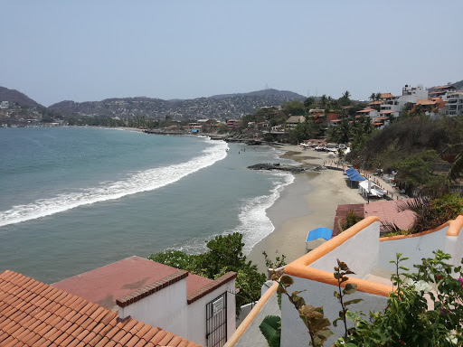 Casa Sun & Moon, Calle Adelita 10, Playa la Madera, 40880 Zihuatanejo, Gro., México, Hotel en la playa | GRO