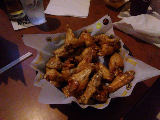 Chicken Wings Restaurant «Buffalo Wild Wings», reviews and photos, 81 Wilson Ave, Hanover, PA 17331, USA