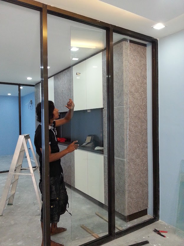 install glass panel to partition