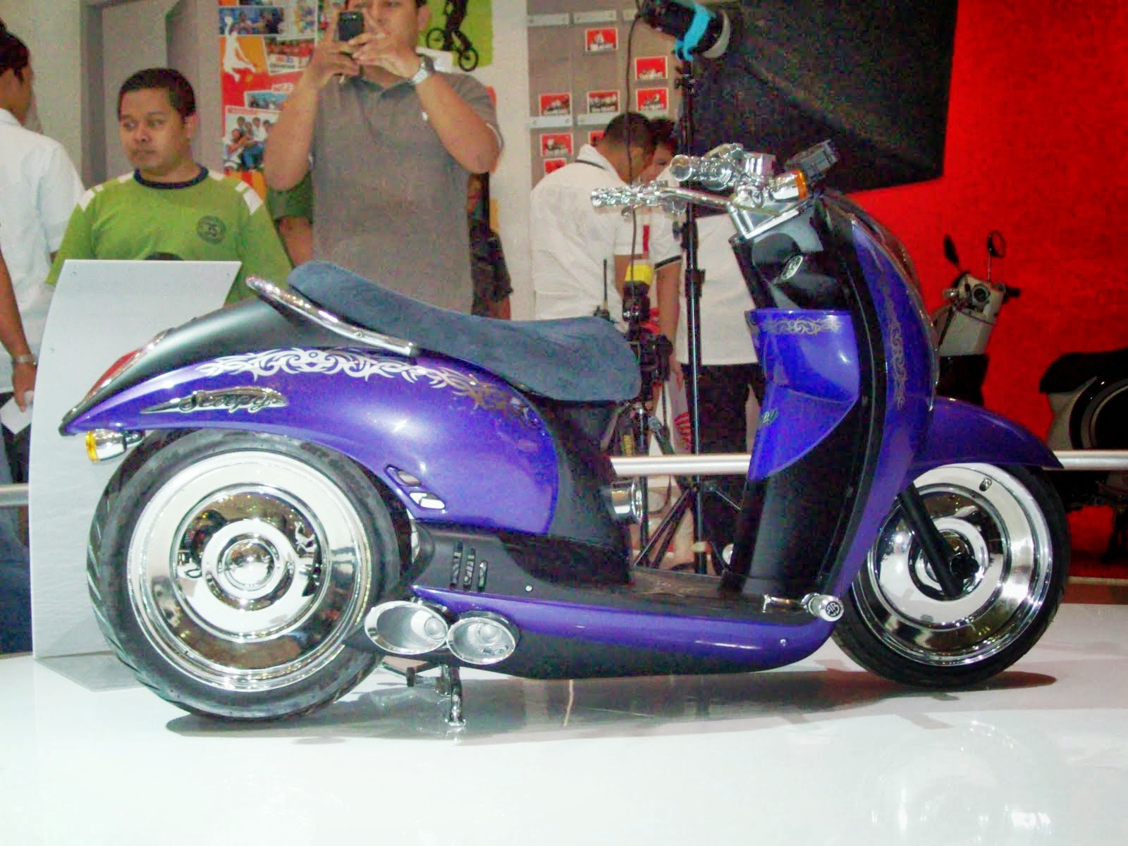 Honda Scoopy Modifikasi Retro - Thecitycyclist