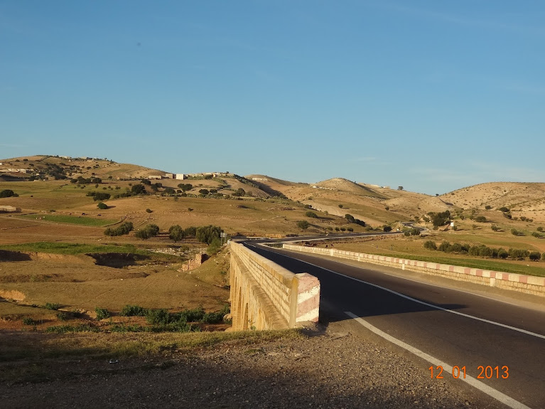 Por Marrocos e Mauritãnia, a queimar Pneu e Gasolina  DSC05531