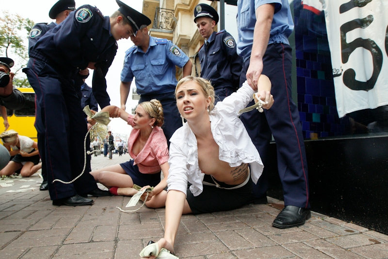 Тимошенко показала сиськи 
